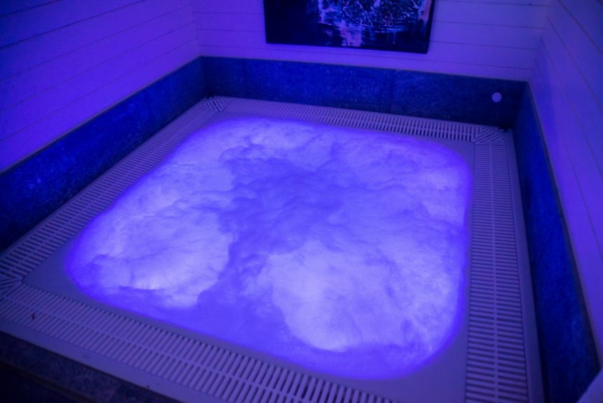 Wellnes-4689 Topwellness Buitenjacuzzi